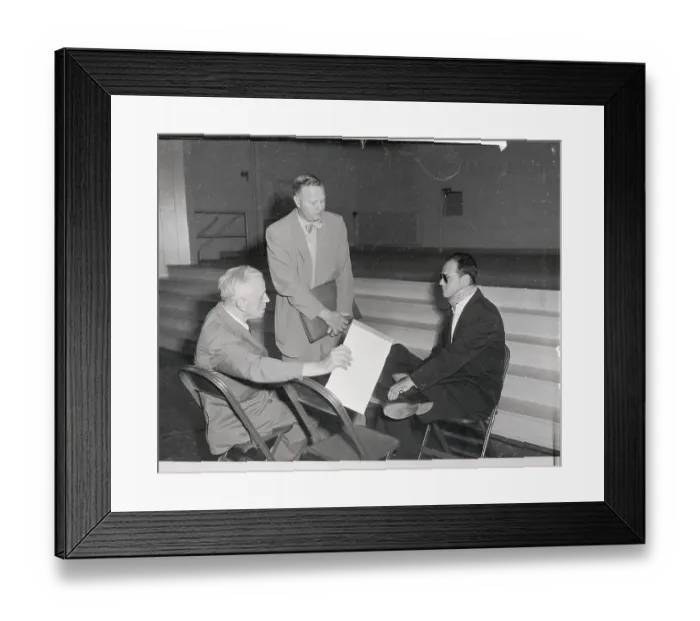 Framed Print : Dr Samuel Sheppard Sitting with Attorneys Framed Print : Dr Samuel Sheppard Sitting with Attorneys