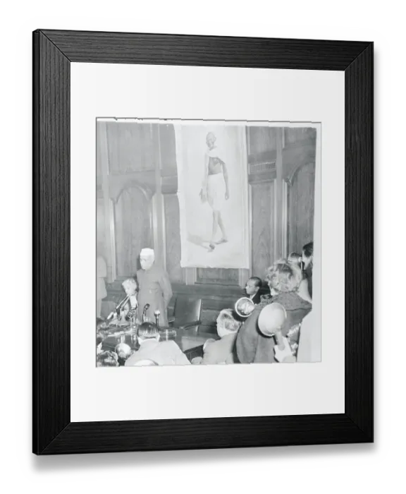 Framed Print : Pandit Jawaharlal Nehru Addressing a Press Conference Framed Print : Pandit Jawaharlal Nehru Addressing a Press Conference