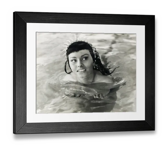 Framed Print : Sophia Loren Emerged in Swimming Pool Framed Print : Sophia Loren Emerged in Swimming Pool