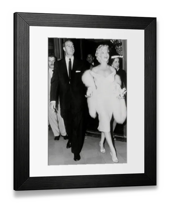 Framed Print : Marilyn Monroe Walking with Husband Joe DiMaggio Framed Print : Marilyn Monroe Walking with Husband Joe DiMaggio