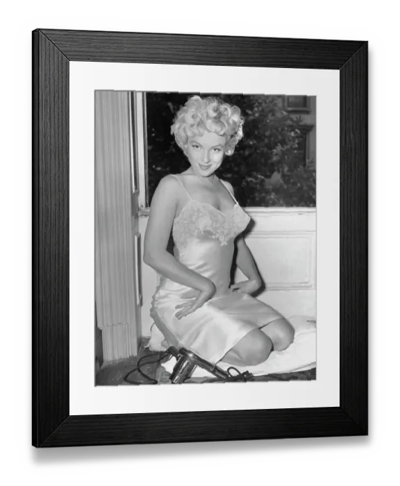 Framed Print : Actress Marilyn Monroe Framed Print : Actress Marilyn Monroe