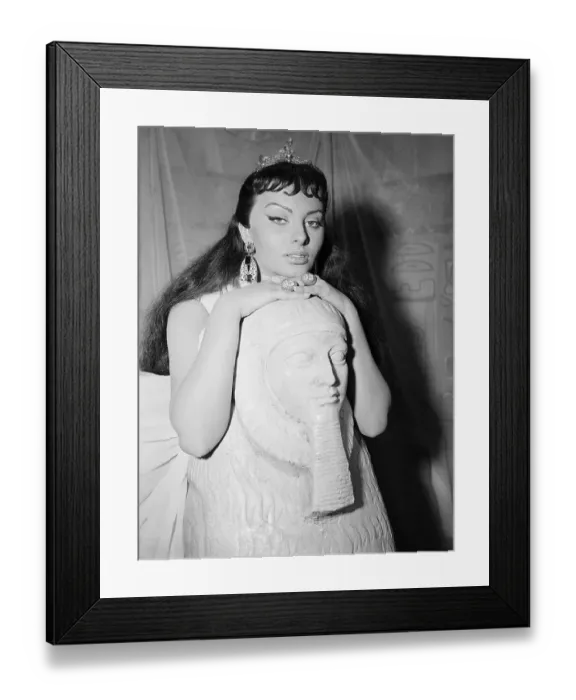 Framed Print : Sophia Loren as Cleopatra with Sphinx Head Framed Print : Sophia Loren as Cleopatra with Sphinx Head