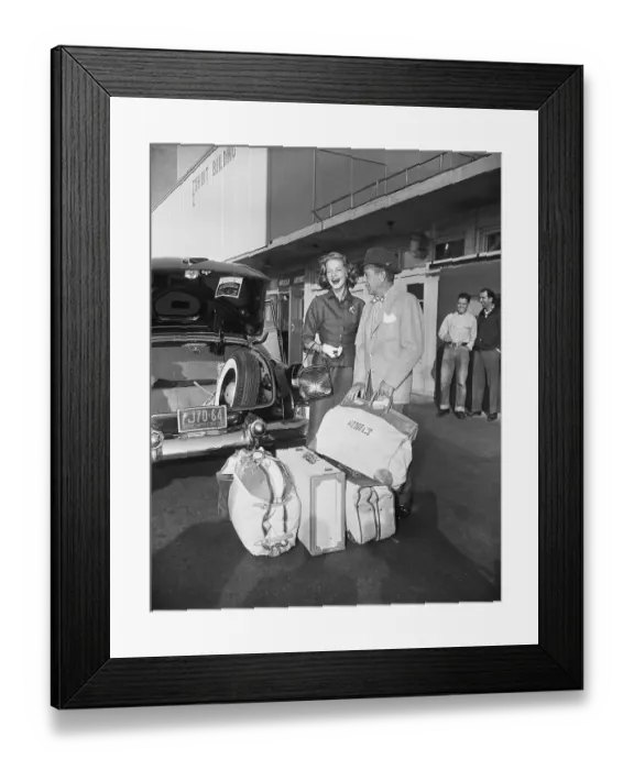 Framed Print : Bogart, Bacall Arrvie At Laguardia / Vacat Framed Print : Bogart, Bacall Arrvie At Laguardia / Vacat
