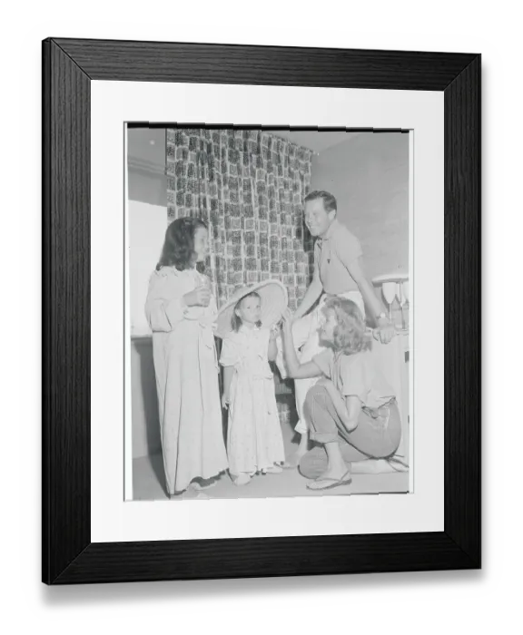 Framed Print : Rita Hayworth with Daughters and Dick Haymes Framed Print : Rita Hayworth with Daughters and Dick Haymes