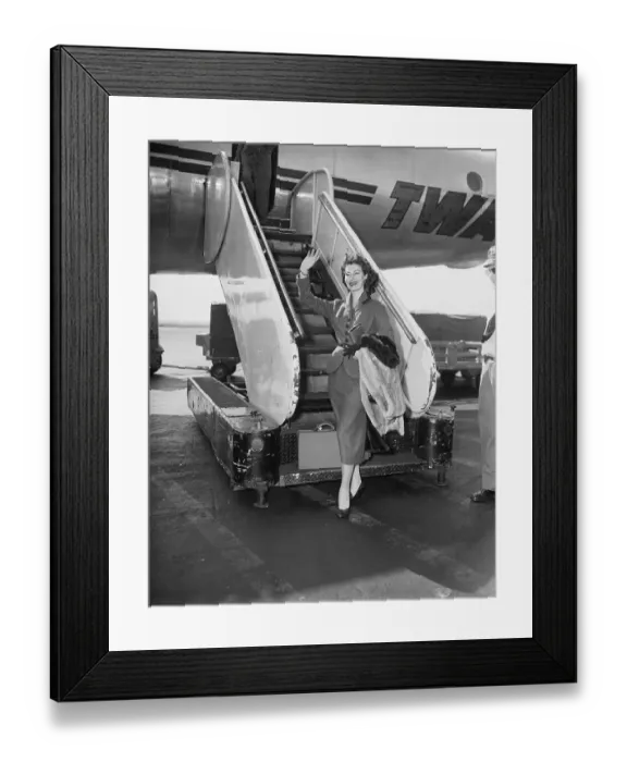 Framed Print : Ava Gardner Waving Framed Print : Ava Gardner Waving