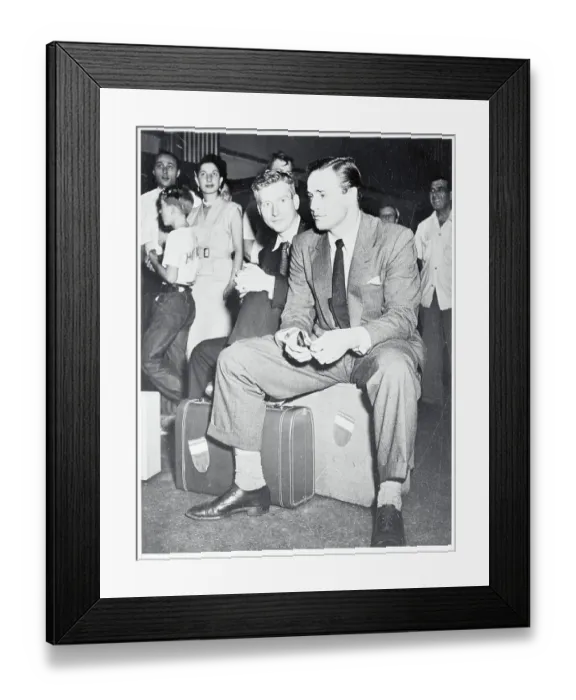 Framed Print : Marlon Brando and Billy Redfield Framed Print : Marlon Brando and Billy Redfield