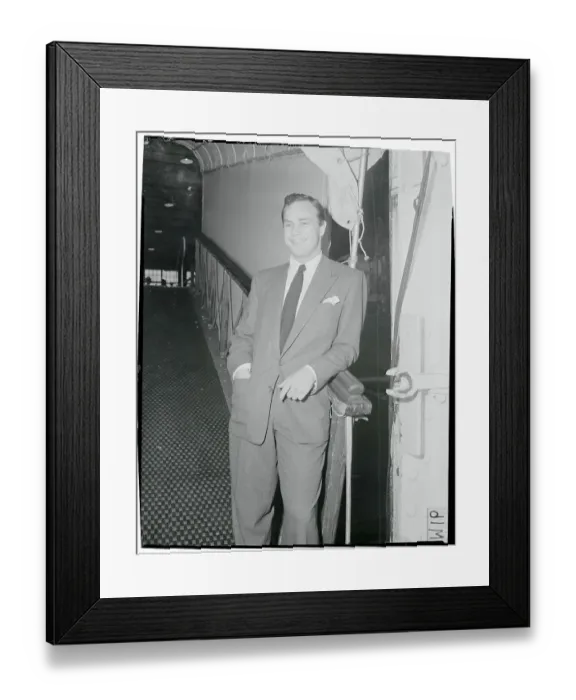 Framed Print : Portrait of Marlon Brando Framed Print : Portrait of Marlon Brando