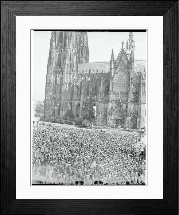 Framed Print : Massive Crowd at Cathedral Framed Print : Massive Crowd at Cathedral