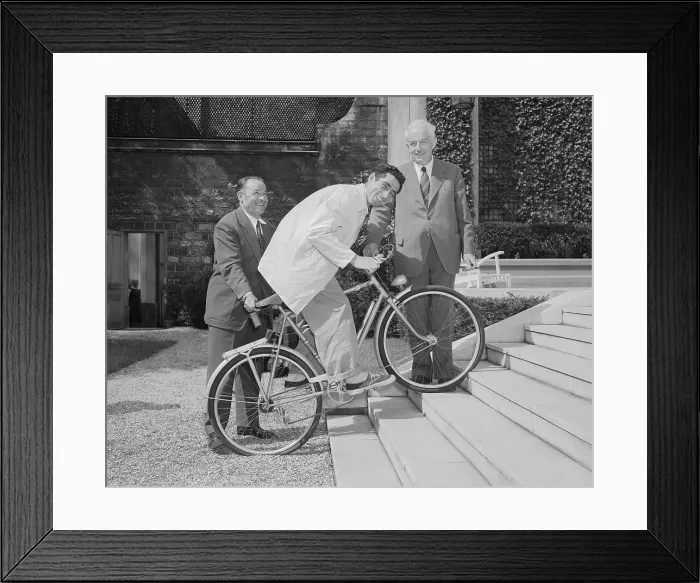 Framed Print : Cyclist Jesus Lorono at the Spanish Embassy in Paris