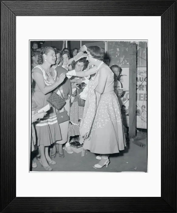 Framed Print : Joan Crawford Signing Autographs Framed Print : Joan Crawford Signing Autographs