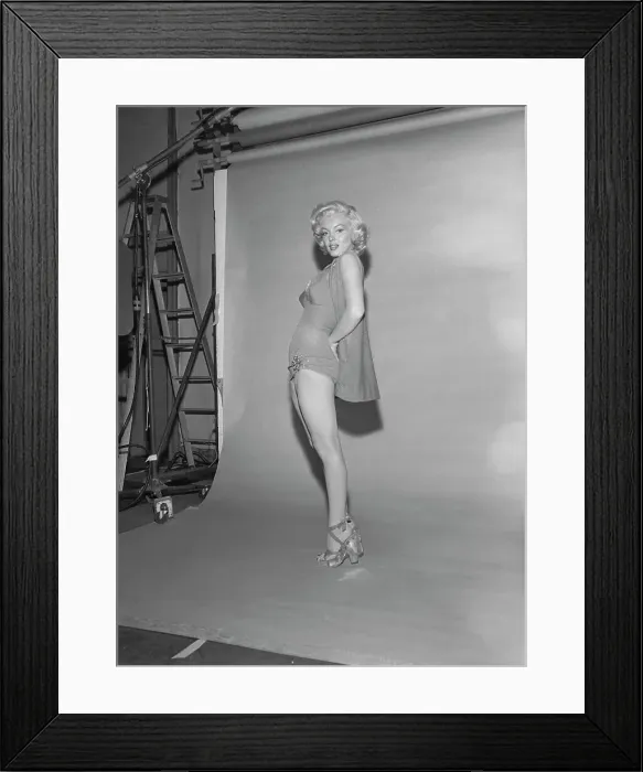 Framed Print : Portrait of Actress Marilyn Monroe Framed Print : Portrait of Actress Marilyn Monroe