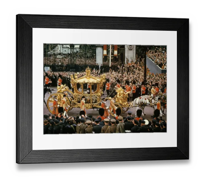 Framed Print : Queen Elizabeth in Royal Carriage Framed Print : Queen Elizabeth in Royal Carriage