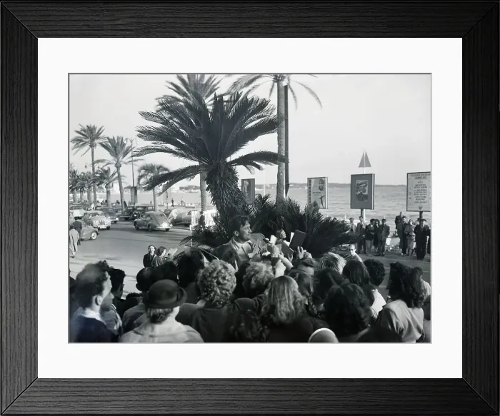 Framed Print : Kirk Douglas Surrounded By Crowd