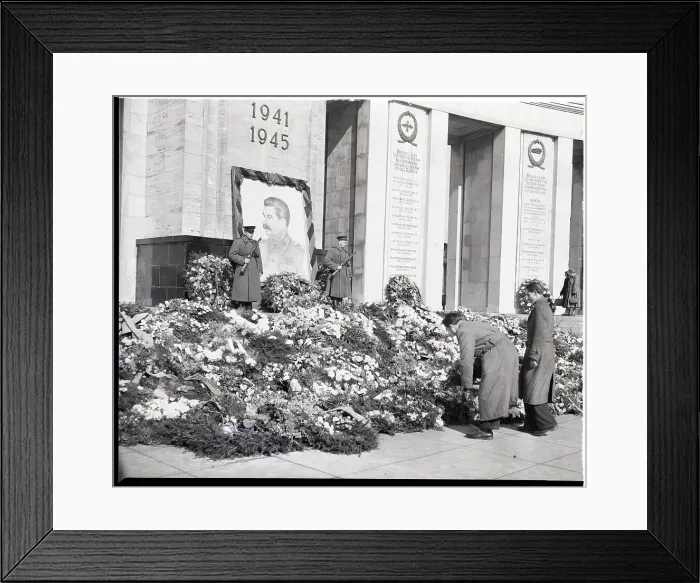 Framed Print : Man Places Wreath at Base of Stalin Memo Framed Print : Man Places Wreath at Base of Stalin Memo