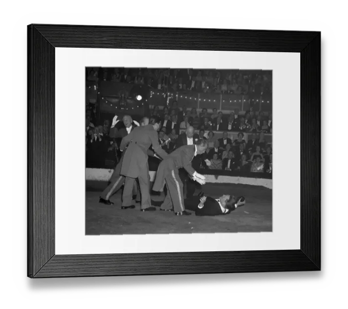 Framed Print : Kirk Douglas Framed Print : Kirk Douglas