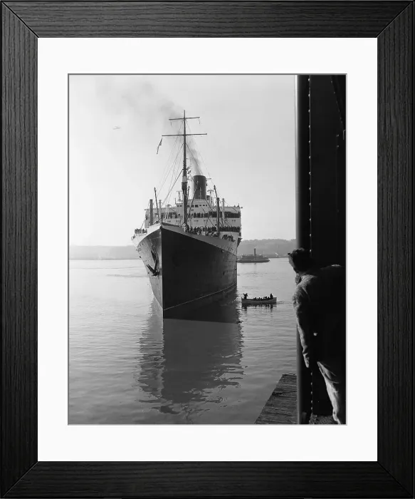 Framed Print : Liner Ile de France Framed Print : Liner Ile de France