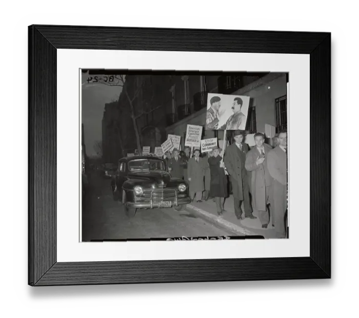 Framed Print : Pickets Outside Of Soviet Headquarters