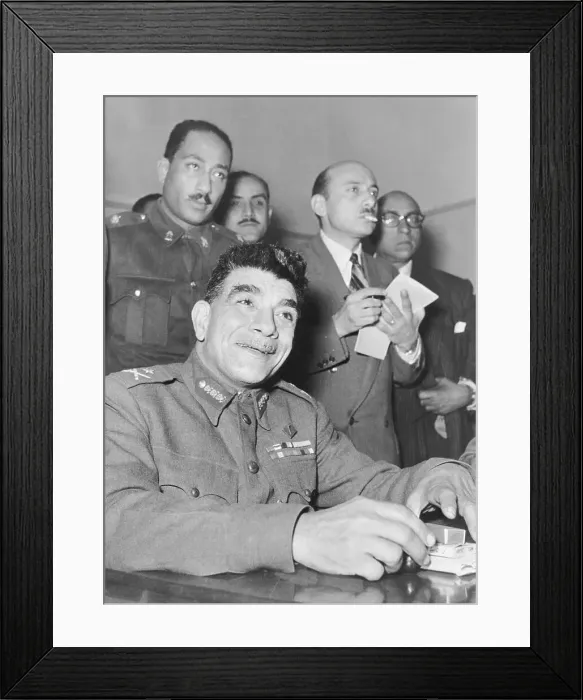 Framed Print : Middle Eastern Leaders Posing for Camera Framed Print : Middle Eastern Leaders Posing for Camera
