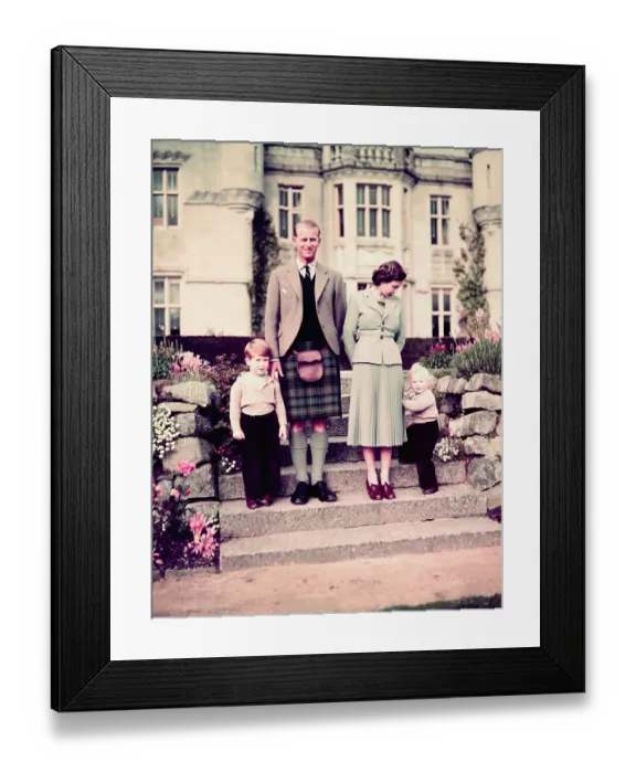 Framed Print : Royal Family Posing at Balmoral Framed Print : Royal Family Posing at Balmoral