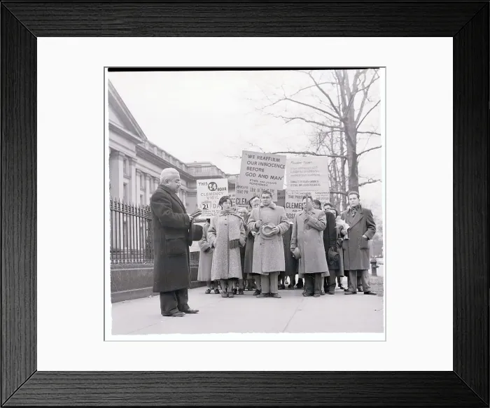 Framed Print : Rosenberg Supporters with Signs on White House Grounds Framed Print : Rosenberg Supporters with Signs on White House Grounds