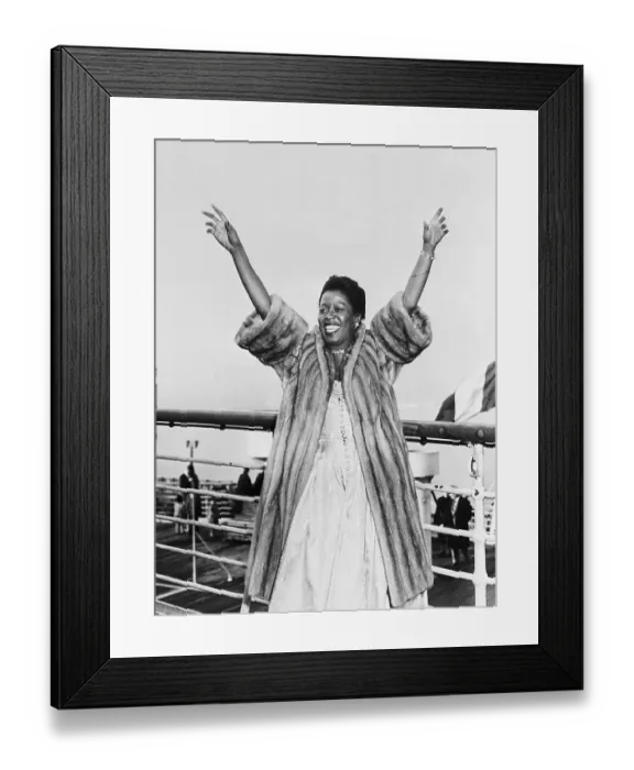 Framed Print : Sarah Vaughan Leaving For European Tour, 1953 Framed Print : Sarah Vaughan Leaving For European Tour, 1953