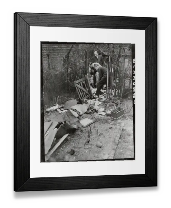 Framed Print : Police Search Christie's Garden at 10 Rillington Place Framed Print : Police Search Christie's Garden at 10 Rillington Place