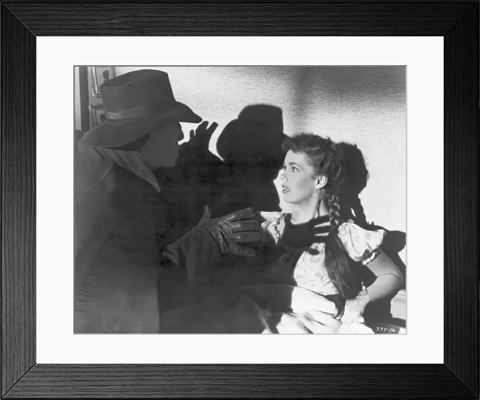 Framed Print : Vincent Price and Phyllis Kirk in House of Wax Framed Print : Vincent Price and Phyllis Kirk in House of Wax