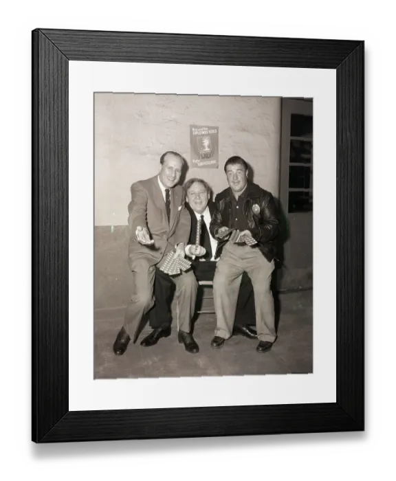 Framed Print : Abbott and Costello with Charles Laughton Framed Print : Abbott and Costello with Charles Laughton