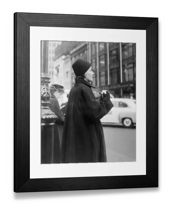 Framed Print : Greta Garbo Waiting to Cross New York Street