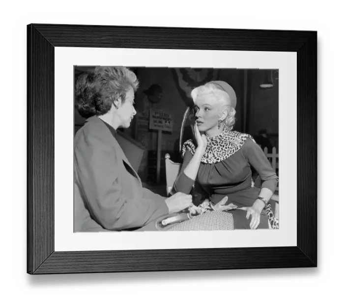 Framed Print : Marilyn Monroe with Her Drama Coach Framed Print : Marilyn Monroe with Her Drama Coach