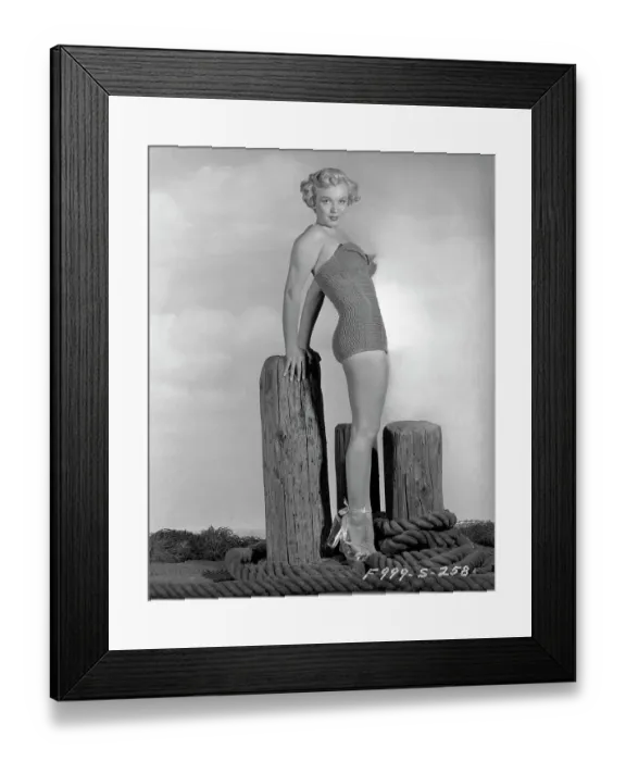 Framed Print : Actress Marilyn Monroe Framed Print : Actress Marilyn Monroe