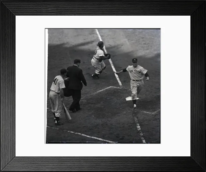 Framed Print : Mickey Mantle Crossing Home Plate