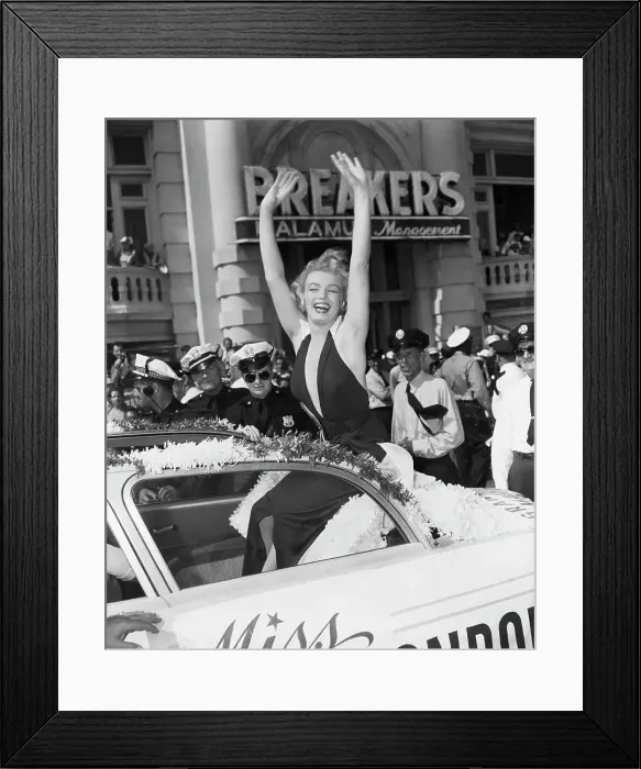 Framed Print : Marilyn Monroe in Parade Framed Print : Marilyn Monroe in Parade