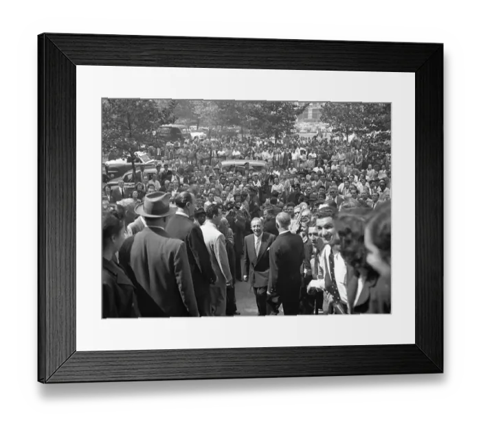 Framed Print : Crowd Gathers Outside The Supreme Court To View Billy Rose And His Divorce Spectacle Framed Print : Crowd Gathers Outside The Supreme Court To View Billy Rose And His Divorce Spectacle