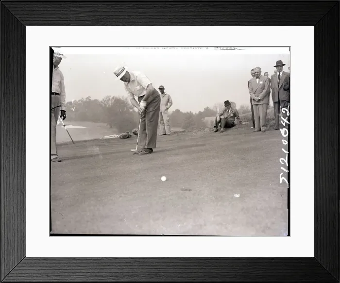 Framed Print : Dwight Eisenhower Taking a Putt Framed Print : Dwight Eisenhower Taking a Putt