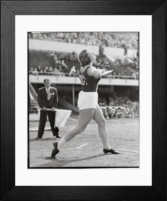 Framed Print : Nina Romaschkova Throwing Discus at The Olympics Framed Print : Nina Romaschkova Throwing Discus at The Olympics