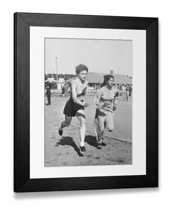 Framed Print : Australia's World Record Sprinter Marjorie Jackson Framed Print : Australia's World Record Sprinter Marjorie Jackson