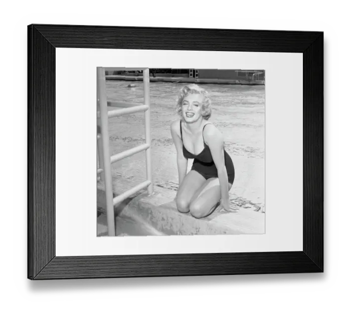 Framed Print : Marilyn Monroe Sitting by Pool in Swimsuit Framed Print : Marilyn Monroe Sitting by Pool in Swimsuit