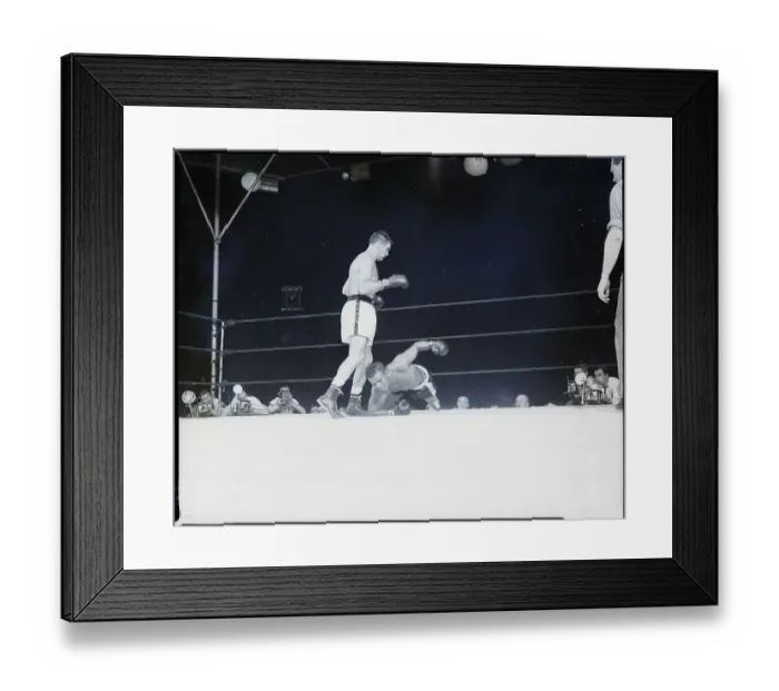 Framed Print : Joey Maxim Watches Sugar Ray Robinson Framed Print : Joey Maxim Watches Sugar Ray Robinson