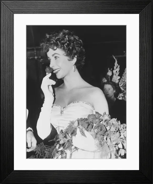 Framed Print : Elizabeth Taylor at Premiere Framed Print : Elizabeth Taylor at Premiere