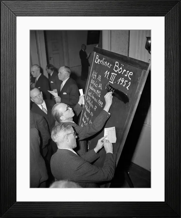 Framed Print : Posting Quotes on Bourse Blackboard