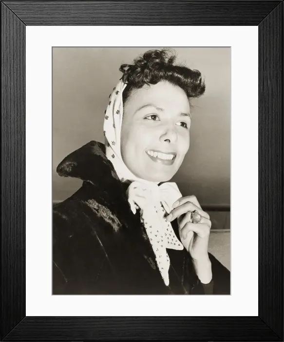 Framed Print : Lena Horne wearing Headscarf Framed Print : Lena Horne wearing Headscarf