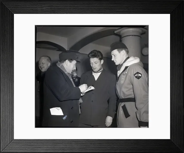 Framed Print : Willem Vuur Interviews Hjalmar Andersen Framed Print : Willem Vuur Interviews Hjalmar Andersen