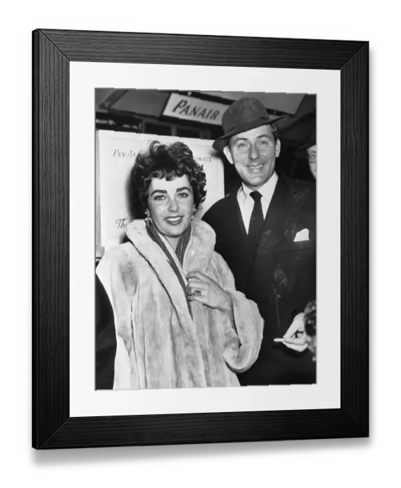 Framed Print : Elizabeth Taylor and Michael Wilding Framed Print : Elizabeth Taylor and Michael Wilding