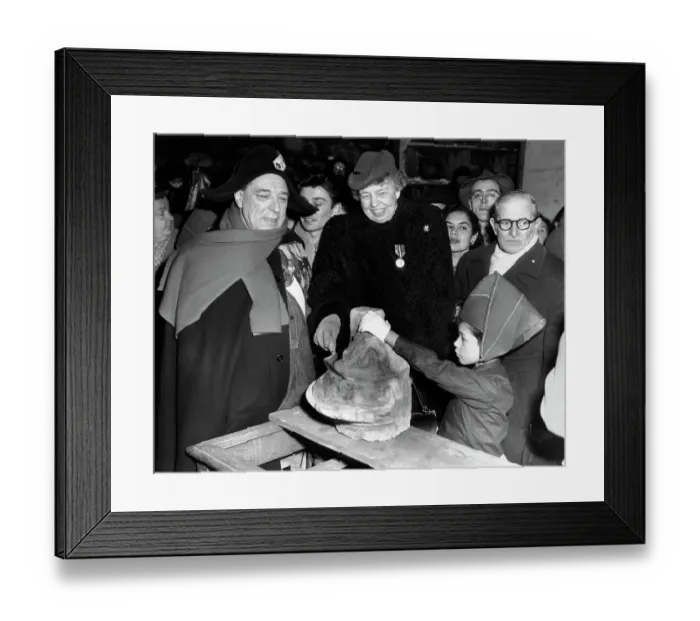 Framed Print : Eleanor Roosevelt In Paris