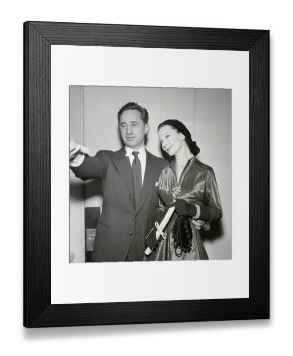 Framed Print : Vivien Leigh And Elia Kazan Framed Print : Vivien Leigh And Elia Kazan