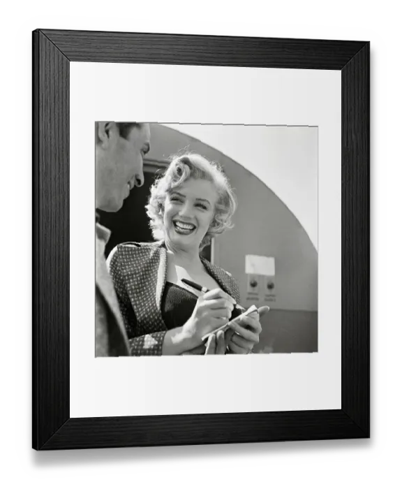 Framed Print : Marilyn Monroe Signing Autograph for Young Man Framed Print : Marilyn Monroe Signing Autograph for Young Man