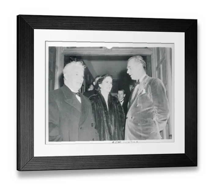 Framed Print : Charlie and Oona Chaplin Chatting with Douglas Fairbanks Jr Framed Print : Charlie and Oona Chaplin Chatting with Douglas Fairbanks Jr