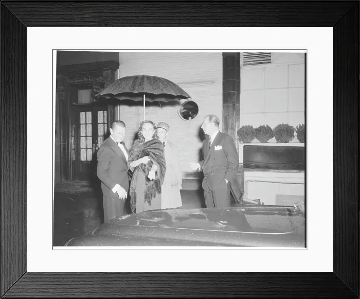 Framed Print : Paulette Goddard and Acquaintances in Front of El Morocco Club Framed Print : Paulette Goddard and Acquaintances in Front of El Morocco Club
