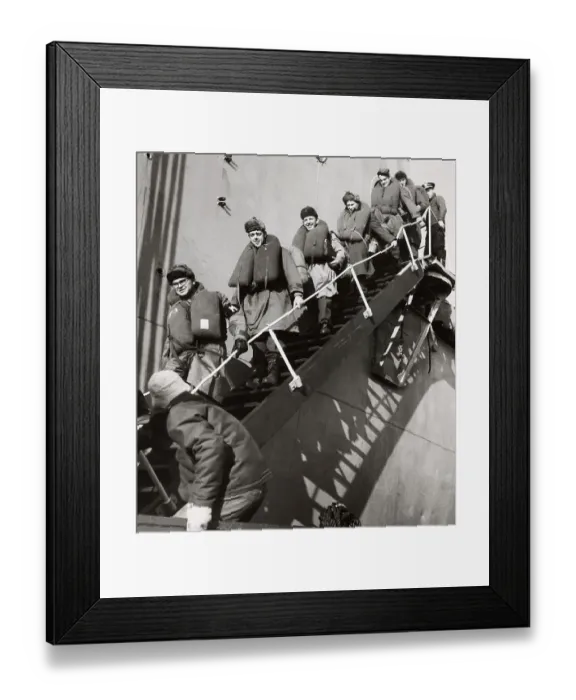 Framed Print : US Troops Arrive At Inchon, Korea